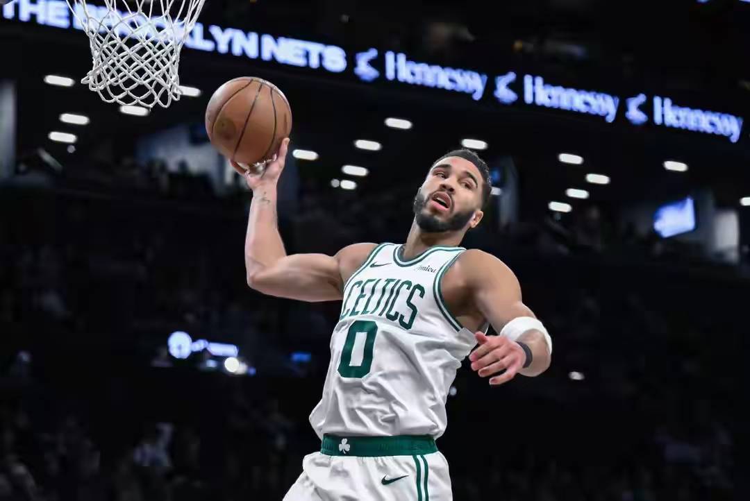 米兰体育app下载离谱！塔图姆连续十五场比赛得分超过连败库里在皇家马德里比赛中赛况扑朔迷离，亚特兰大队长鼓劲备战德国杯的简单介绍